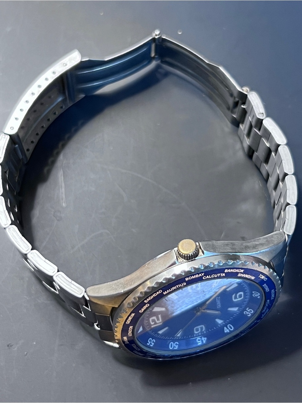 Blue Dial Men's Quartz Watch, turntable world city bezel, new battery - Picture 4 of 8